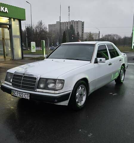 Белый Мерседес Е-Класс, объемом двигателя 2 л и пробегом 357 тыс. км за 1700 $, фото 16 на Automoto.ua