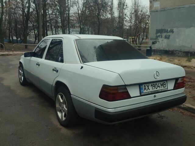 Білий Мерседес Е-Клас, об'ємом двигуна 2.2 л та пробігом 350 тис. км за 2800 $, фото 2 на Automoto.ua