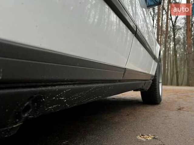 Белый Мерседес Е-Класс, объемом двигателя 2.2 л и пробегом 321 тыс. км за 2500 $, фото 4 на Automoto.ua