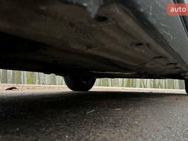 Белый Мерседес Е-Класс, объемом двигателя 2.2 л и пробегом 321 тыс. км за 2500 $, фото 6 на Automoto.ua