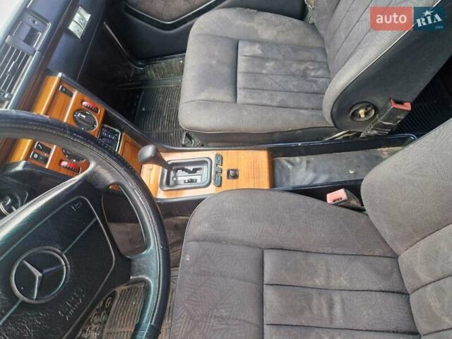 Білий Мерседес Е-Клас, об'ємом двигуна 2 л та пробігом 380 тис. км за 1600 $, фото 3 на Automoto.ua