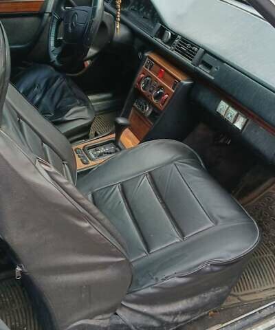 Белый Мерседес Е-Класс, объемом двигателя 2 л и пробегом 360 тыс. км за 1000 $, фото 3 на Automoto.ua