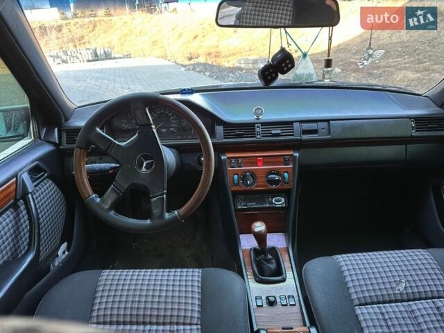 Белый Мерседес Е-Класс, объемом двигателя 2.8 л и пробегом 440 тыс. км за 2980 $, фото 22 на Automoto.ua