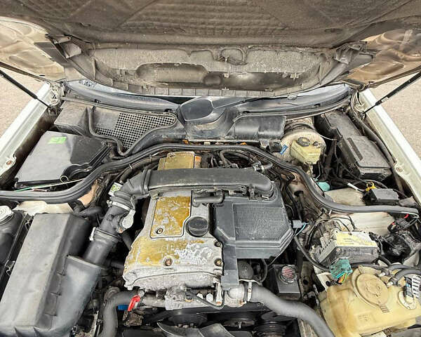 Белый Мерседес Е-Класс, объемом двигателя 2 л и пробегом 300 тыс. км за 2500 $, фото 6 на Automoto.ua