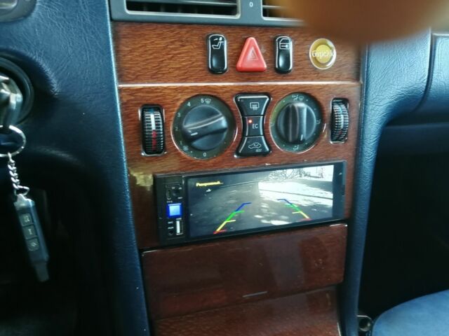 Білий Мерседес Е-Клас, об'ємом двигуна 2.3 л та пробігом 252 тис. км за 7500 $, фото 6 на Automoto.ua