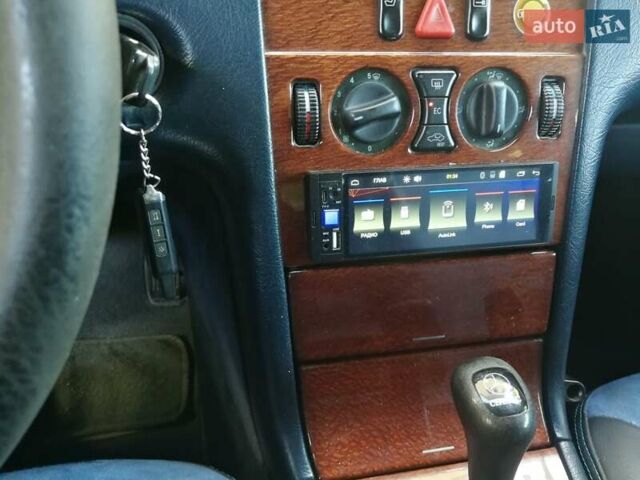 Білий Мерседес Е-Клас, об'ємом двигуна 2.3 л та пробігом 252 тис. км за 7500 $, фото 6 на Automoto.ua