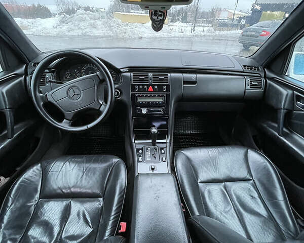 Белый Мерседес Е-Класс, объемом двигателя 2.8 л и пробегом 400 тыс. км за 2999 $, фото 6 на Automoto.ua