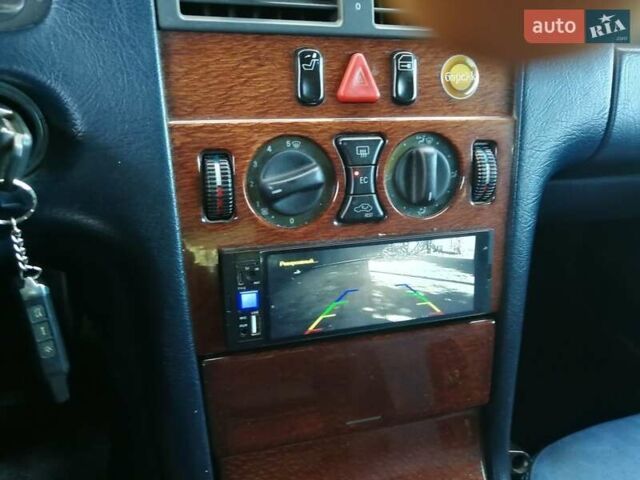 Білий Мерседес Е-Клас, об'ємом двигуна 2.3 л та пробігом 252 тис. км за 7500 $, фото 4 на Automoto.ua