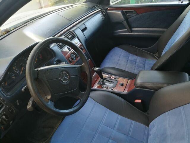 Білий Мерседес Е-Клас, об'ємом двигуна 2.3 л та пробігом 252 тис. км за 7500 $, фото 4 на Automoto.ua