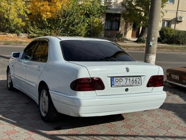 Мерседес Е-Класс 1998 в Николаеве на Automoto.ua Белый Мерседес Е-Класс, объемом двигателя 2.2 л и пробегом 300 тыс. км за 2199 $, фото 5 на Automoto.ua