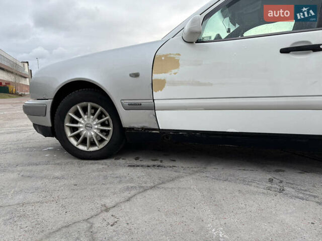 Білий Мерседес Е-Клас, об'ємом двигуна 2.16 л та пробігом 470 тис. км за 3000 $, фото 3 на Automoto.ua