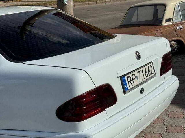 Мерседес Е-Класс 1998 в Николаеве на Automoto.ua Белый Мерседес Е-Класс, объемом двигателя 2.2 л и пробегом 300 тыс. км за 2199 $, фото 6 на Automoto.ua