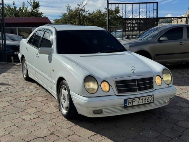 Мерседес Е-Класс 1998 в Николаеве на Automoto.ua Белый Мерседес Е-Класс, объемом двигателя 2.2 л и пробегом 300 тыс. км за 2199 $, фото 2 на Automoto.ua