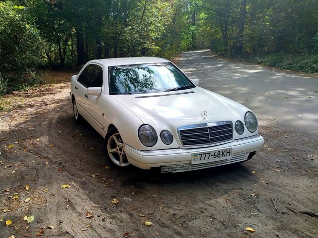 Белый Мерседес Е-Класс, объемом двигателя 3 л и пробегом 357 тыс. км за 2900 $, фото 2 на Automoto.ua