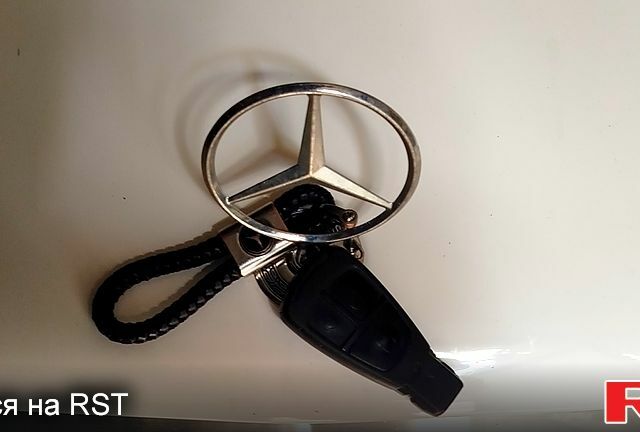 Белый Мерседес Е-Класс, объемом двигателя 3 л и пробегом 357 тыс. км за 2900 $, фото 8 на Automoto.ua