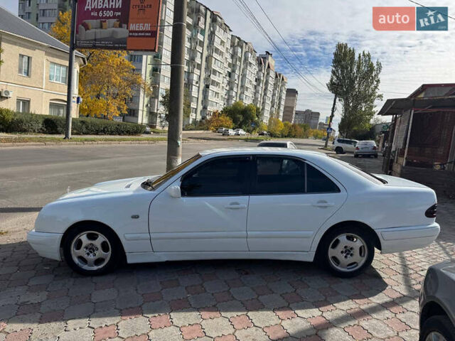 Білий Мерседес Е-Клас, об'ємом двигуна 2.2 л та пробігом 300 тис. км за 2199 $, фото 9 на Automoto.ua