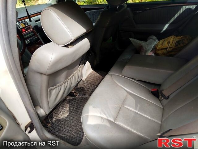 Белый Мерседес Е-Класс, объемом двигателя 3 л и пробегом 357 тыс. км за 2900 $, фото 3 на Automoto.ua