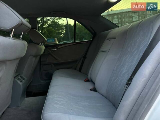 Мерседес Е-Класс 2000 в Николаеве на Automoto.ua Белый Мерседес Е-Класс, объемом двигателя 3.2 л и пробегом 336 тыс. км за 4800 $, фото 9 на Automoto.ua