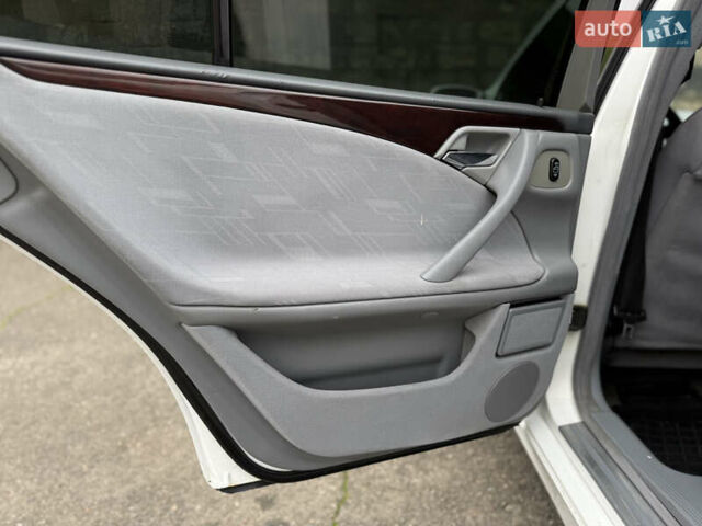 Белый Мерседес Е-Класс, объемом двигателя 3.22 л и пробегом 338 тыс. км за 4300 $, фото 19 на Automoto.ua