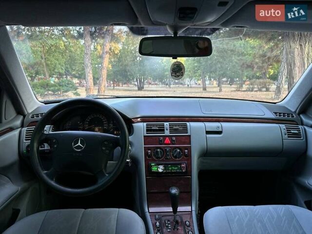 Мерседес Е-Класс 2000 в Николаеве на Automoto.ua Белый Мерседес Е-Класс, объемом двигателя 3.2 л и пробегом 336 тыс. км за 4800 $, фото 8 на Automoto.ua
