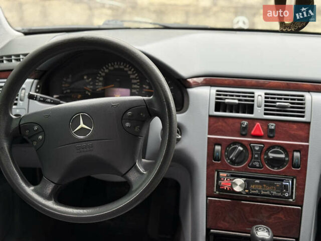 Белый Мерседес Е-Класс, объемом двигателя 3.22 л и пробегом 338 тыс. км за 4300 $, фото 17 на Automoto.ua