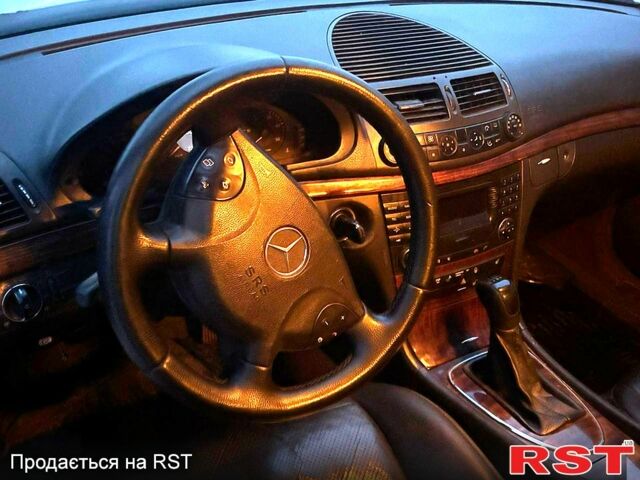 Белый Мерседес Е-Класс, объемом двигателя 2.2 л и пробегом 390 тыс. км за 5500 $, фото 7 на Automoto.ua