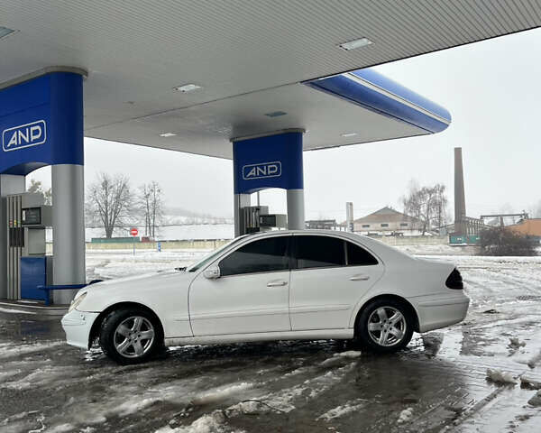 Белый Мерседес Е-Класс, объемом двигателя 2.15 л и пробегом 390 тыс. км за 4500 $, фото 3 на Automoto.ua