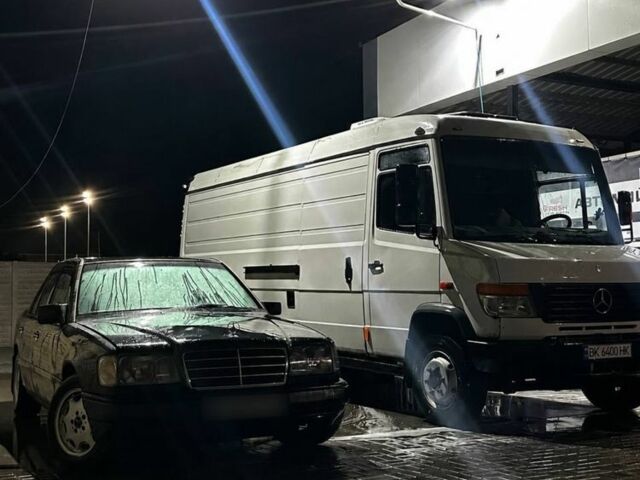 Белый Мерседес Е-Класс, объемом двигателя 4.2 л и пробегом 350 тыс. км за 1700 $, фото 3 на Automoto.ua
