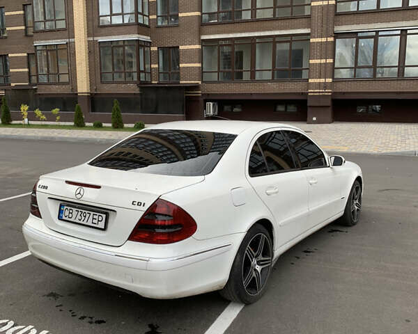 Белый Мерседес Е-Класс, объемом двигателя 2.2 л и пробегом 468 тыс. км за 5700 $, фото 4 на Automoto.ua