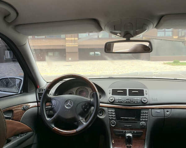 Белый Мерседес Е-Класс, объемом двигателя 2.2 л и пробегом 468 тыс. км за 5700 $, фото 1 на Automoto.ua