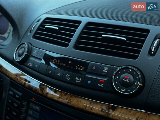 Белый Мерседес Е-Класс, объемом двигателя 55 л и пробегом 115 тыс. км за 35500 $, фото 57 на Automoto.ua
