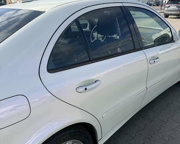 Білий Мерседес Е-Клас, об'ємом двигуна 5.5 л та пробігом 173 тис. км за 15000 $, фото 28 на Automoto.ua