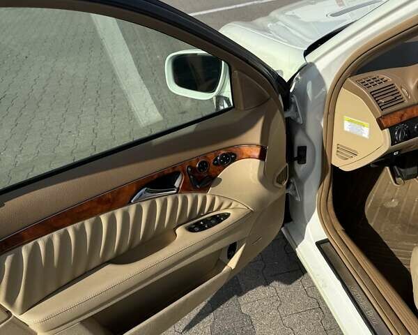 Білий Мерседес Е-Клас, об'ємом двигуна 5.5 л та пробігом 173 тис. км за 15000 $, фото 54 на Automoto.ua