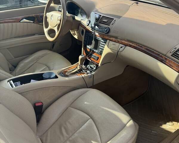 Білий Мерседес Е-Клас, об'ємом двигуна 5.5 л та пробігом 173 тис. км за 15000 $, фото 40 на Automoto.ua