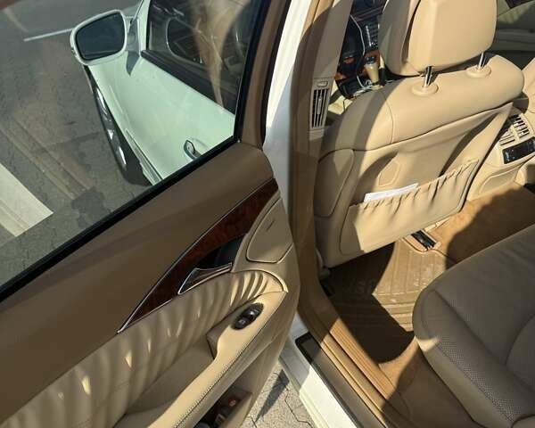 Білий Мерседес Е-Клас, об'ємом двигуна 5.5 л та пробігом 173 тис. км за 15000 $, фото 46 на Automoto.ua