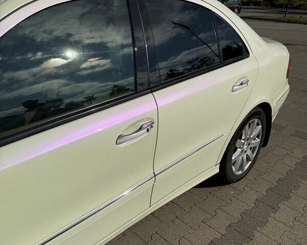 Білий Мерседес Е-Клас, об'ємом двигуна 5.5 л та пробігом 173 тис. км за 15000 $, фото 10 на Automoto.ua