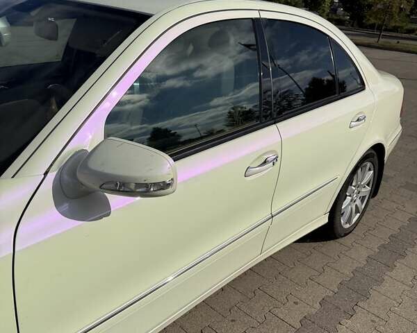 Білий Мерседес Е-Клас, об'ємом двигуна 5.5 л та пробігом 173 тис. км за 15000 $, фото 9 на Automoto.ua