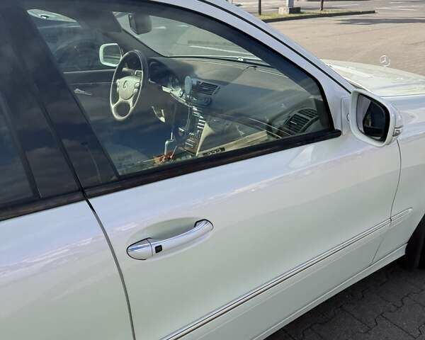 Білий Мерседес Е-Клас, об'ємом двигуна 5.5 л та пробігом 173 тис. км за 15000 $, фото 25 на Automoto.ua