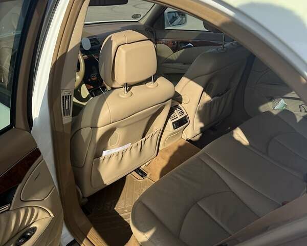 Білий Мерседес Е-Клас, об'ємом двигуна 5.5 л та пробігом 173 тис. км за 15000 $, фото 44 на Automoto.ua