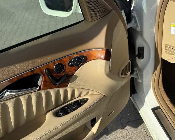 Білий Мерседес Е-Клас, об'ємом двигуна 5.5 л та пробігом 173 тис. км за 15000 $, фото 53 на Automoto.ua