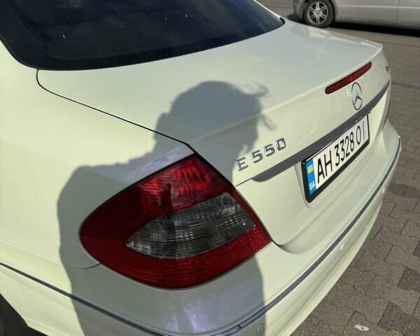 Білий Мерседес Е-Клас, об'ємом двигуна 5.5 л та пробігом 173 тис. км за 15000 $, фото 18 на Automoto.ua
