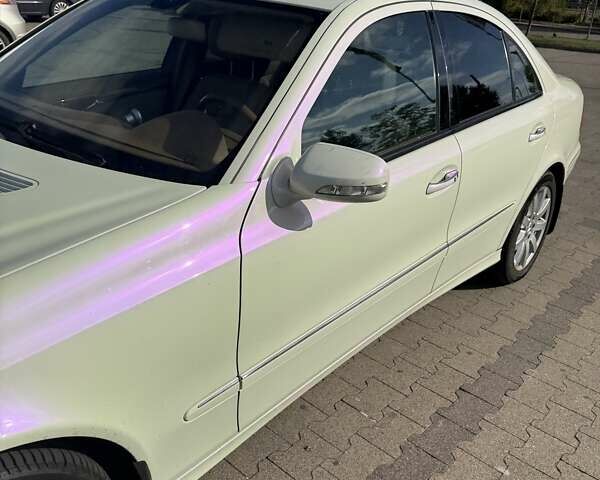 Білий Мерседес Е-Клас, об'ємом двигуна 5.5 л та пробігом 173 тис. км за 15000 $, фото 8 на Automoto.ua