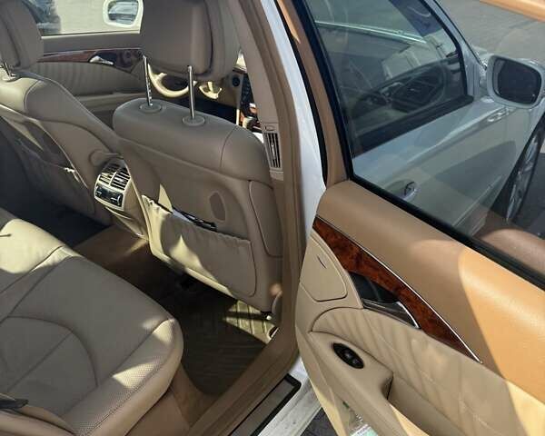 Білий Мерседес Е-Клас, об'ємом двигуна 5.5 л та пробігом 173 тис. км за 15000 $, фото 48 на Automoto.ua