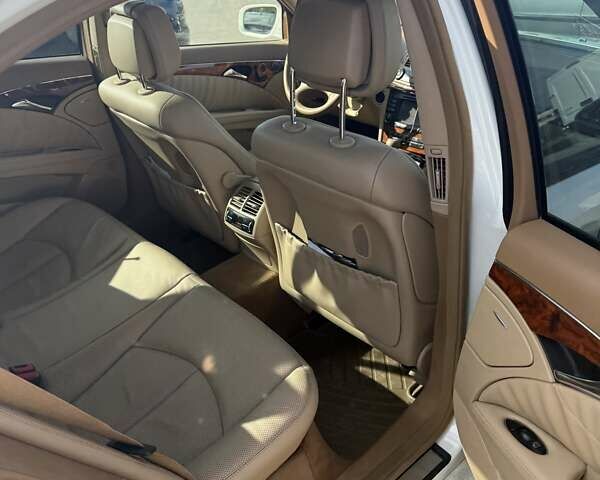 Білий Мерседес Е-Клас, об'ємом двигуна 5.5 л та пробігом 173 тис. км за 15000 $, фото 47 на Automoto.ua