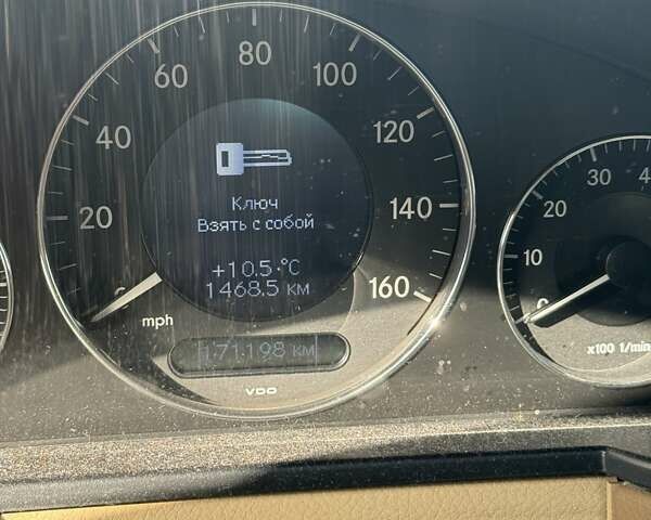 Білий Мерседес Е-Клас, об'ємом двигуна 5.5 л та пробігом 173 тис. км за 15000 $, фото 61 на Automoto.ua