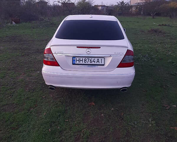 Белый Мерседес Е-Класс, объемом двигателя 3.5 л и пробегом 223 тыс. км за 10500 $, фото 10 на Automoto.ua