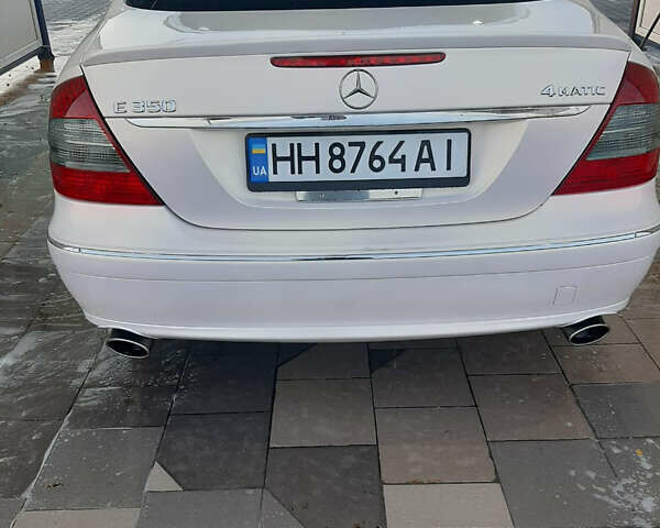 Белый Мерседес Е-Класс, объемом двигателя 3.5 л и пробегом 223 тыс. км за 10500 $, фото 15 на Automoto.ua