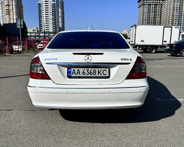 Белый Мерседес Е-Класс, объемом двигателя 3 л и пробегом 350 тыс. км за 7900 $, фото 6 на Automoto.ua