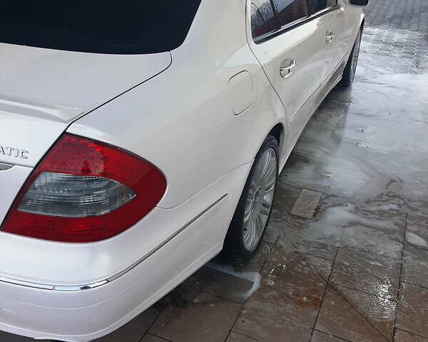 Белый Мерседес Е-Класс, объемом двигателя 3.5 л и пробегом 223 тыс. км за 10500 $, фото 20 на Automoto.ua