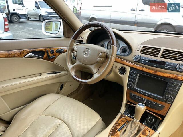 Белый Мерседес Е-Класс, объемом двигателя 3.5 л и пробегом 223 тыс. км за 10500 $, фото 3 на Automoto.ua